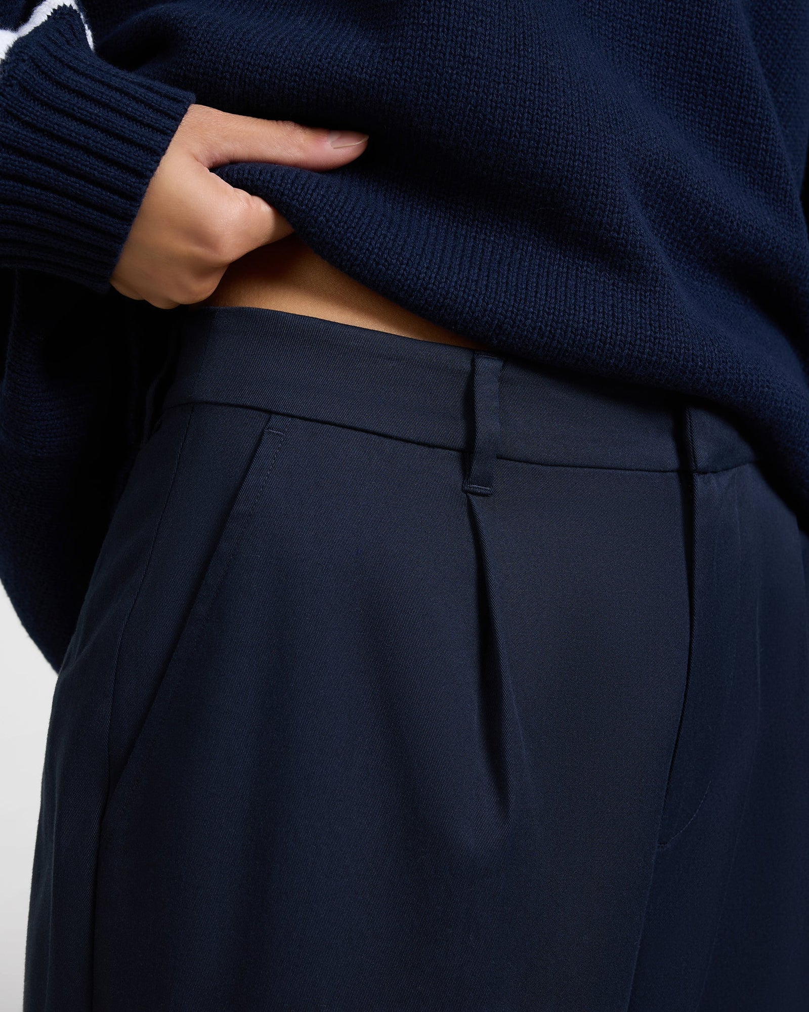 Womens | Lyocell Pleated Trouser | Noir Navy