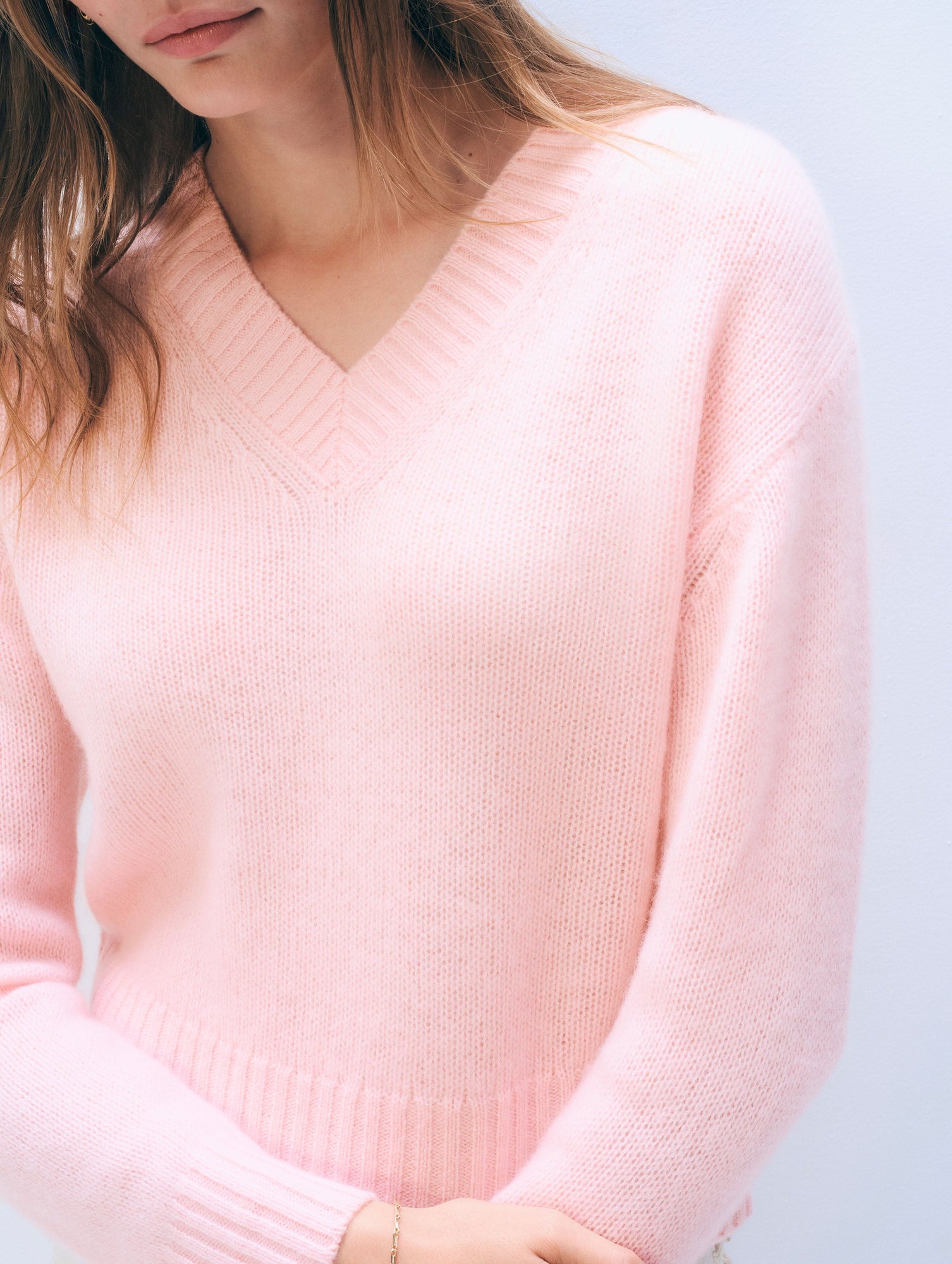 Cashmere Featherweight V Neck | Clay Pink