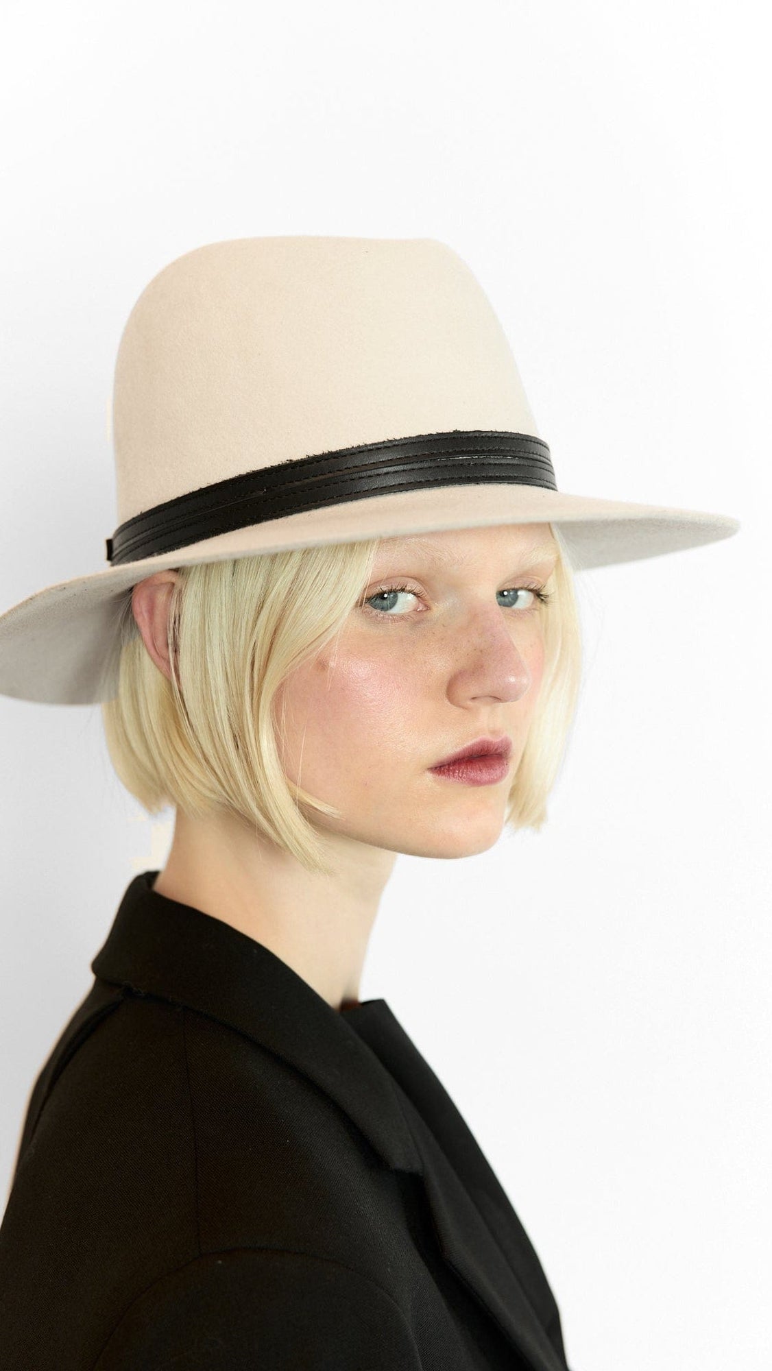 Corinne Hat - Janessa Leone