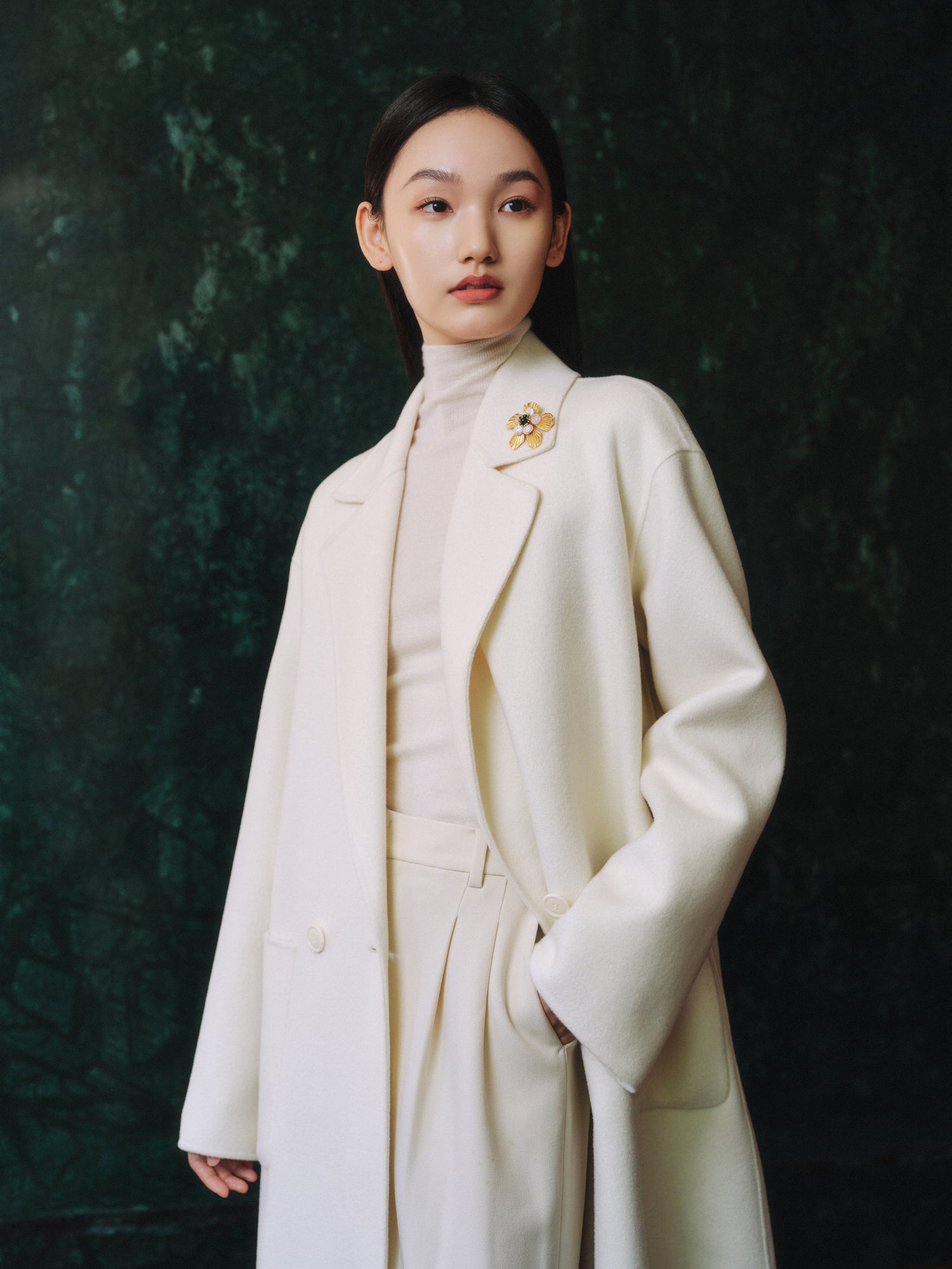 Alashan Cashmere Coat | White