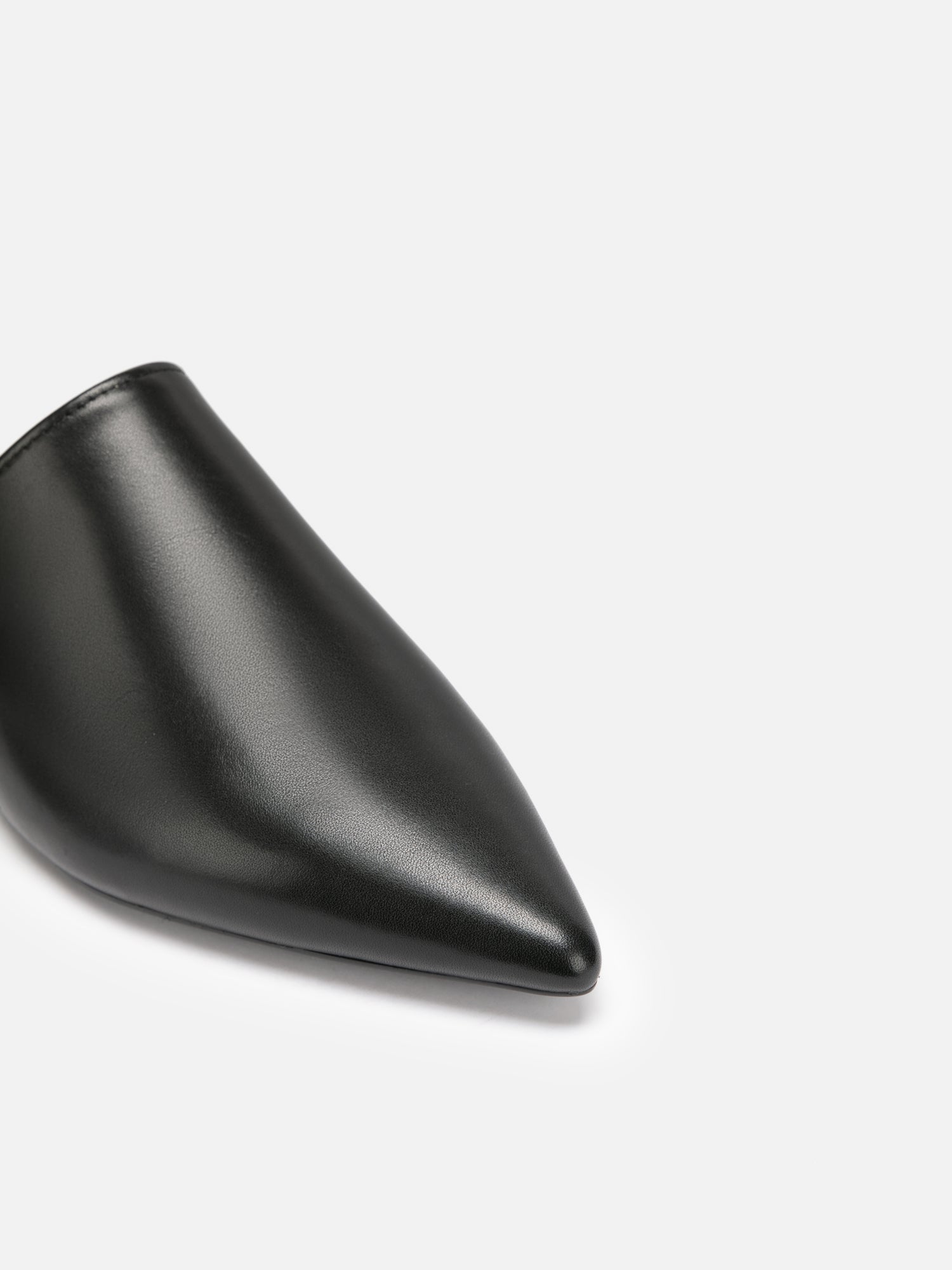 Low-Heel Mule Pointed Slippers | Black