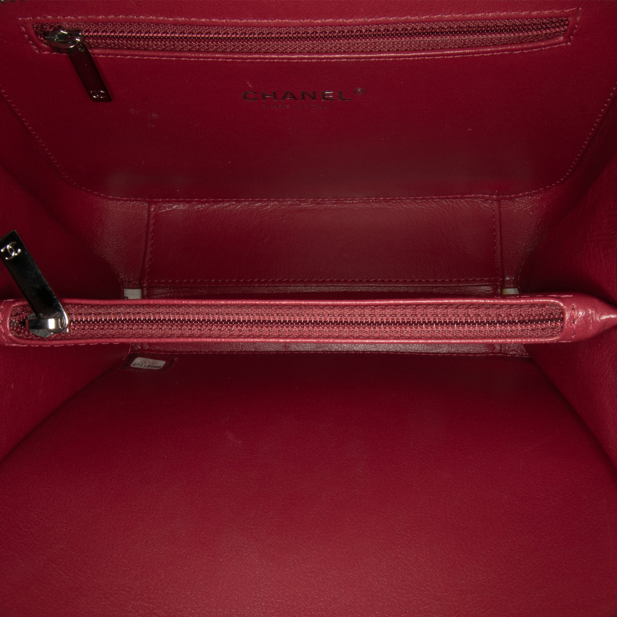 Chanel | Pre-Owned Medium Caviar CC Filigree Vanity Case | White