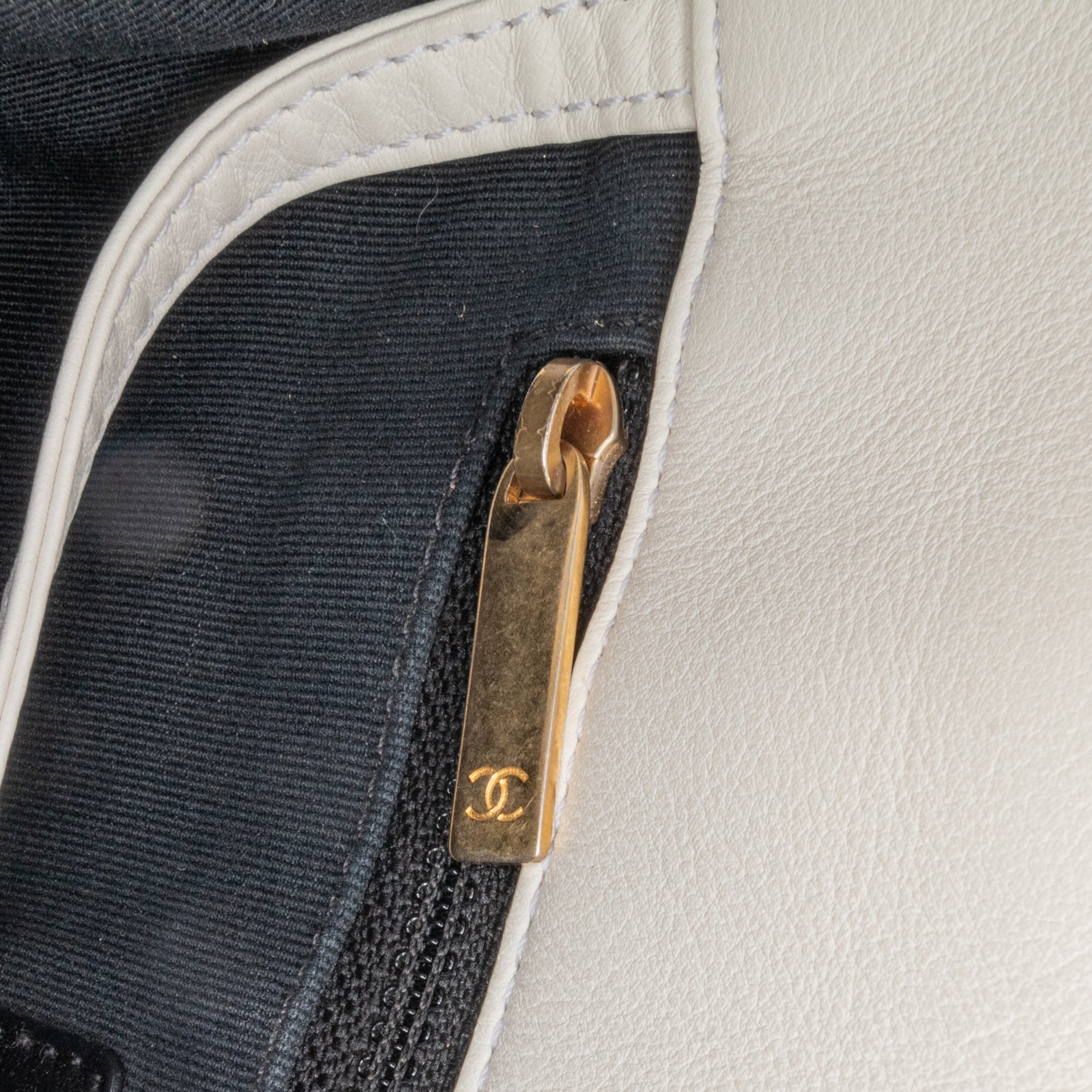 Chanel | Pre-Owned Quilted Calfskin CC Lock Chain Shopping Tote | White/Ivory