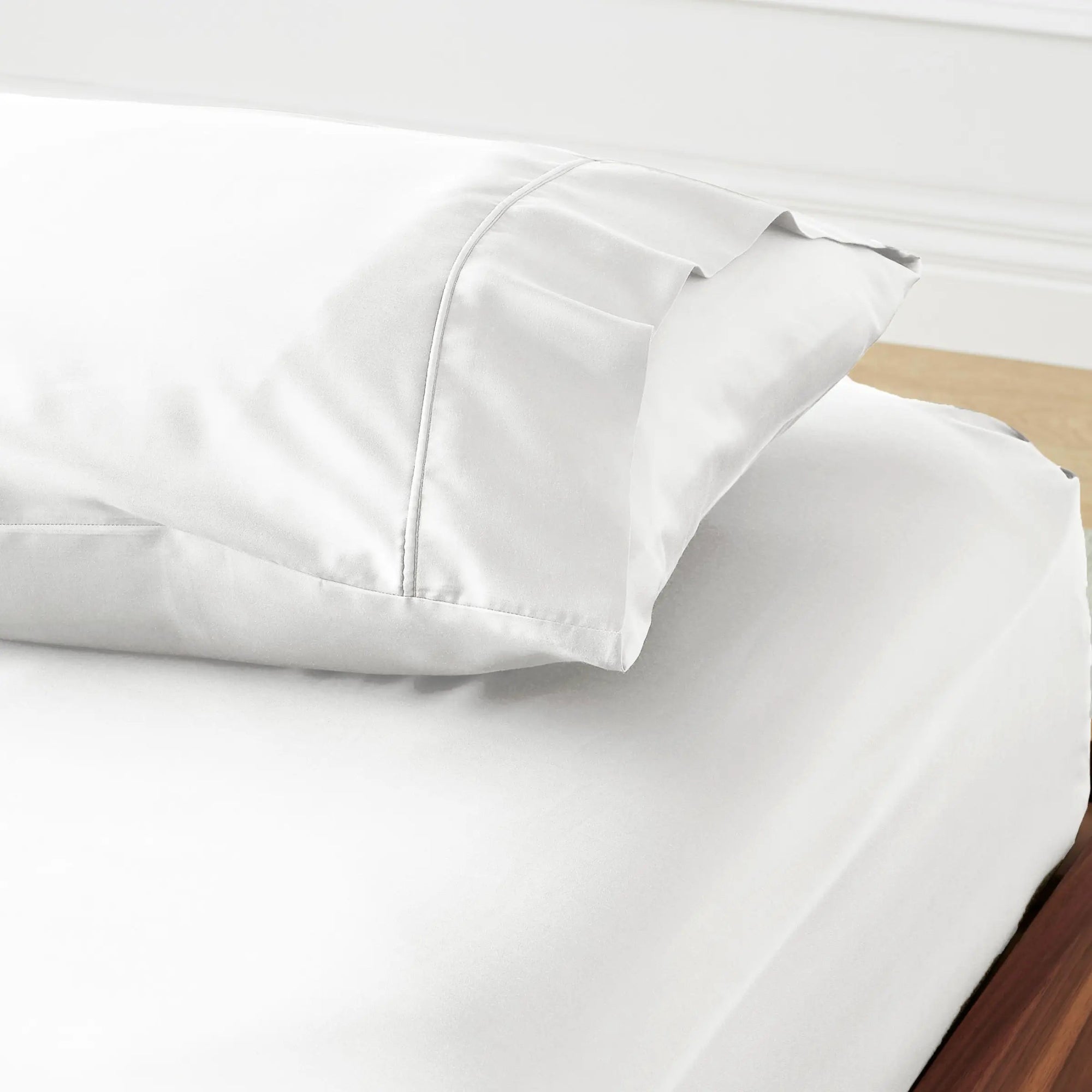 CleanBamboo Signature Sateen Fitted Sheet ettitude