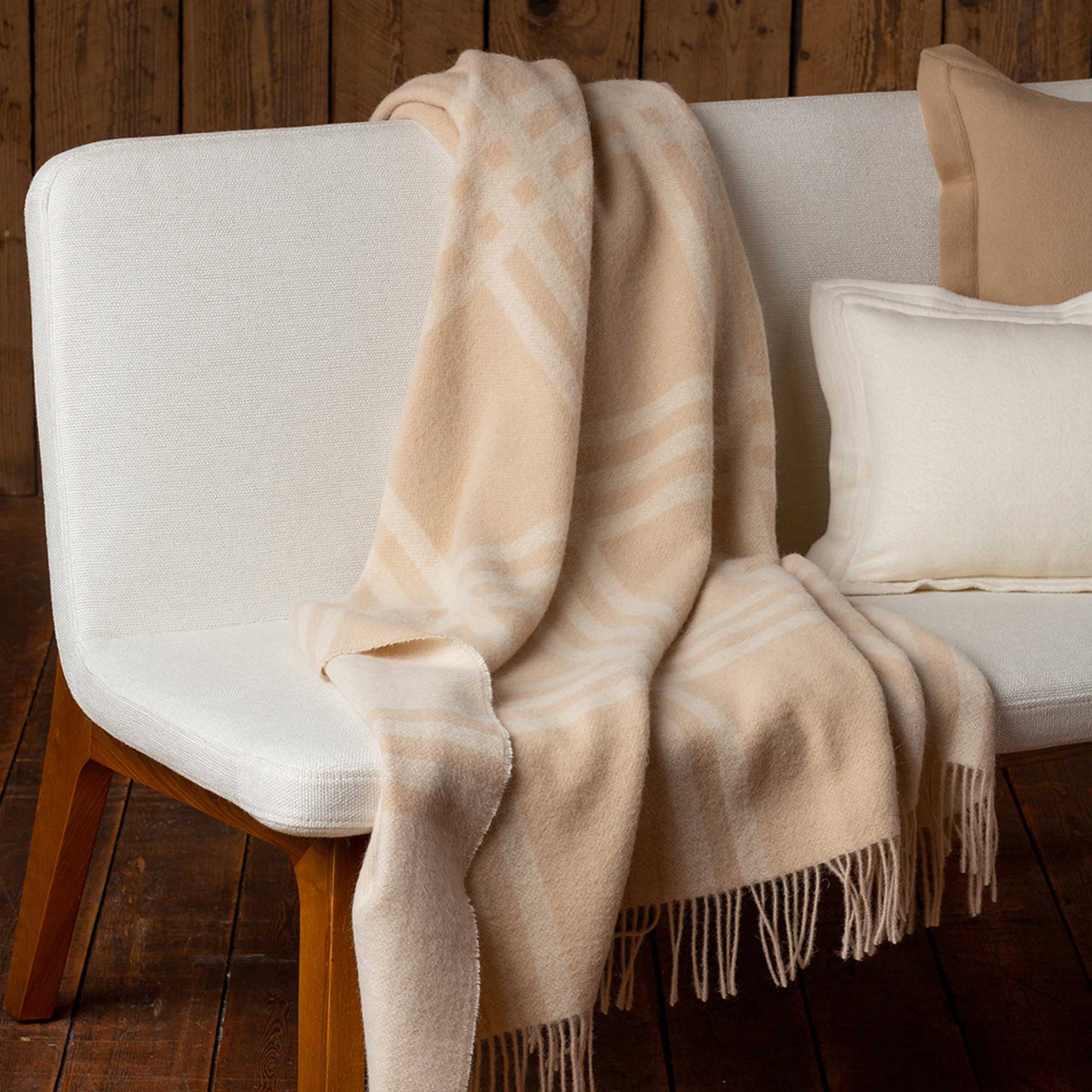 Boulder Throw | Ivory / Beige