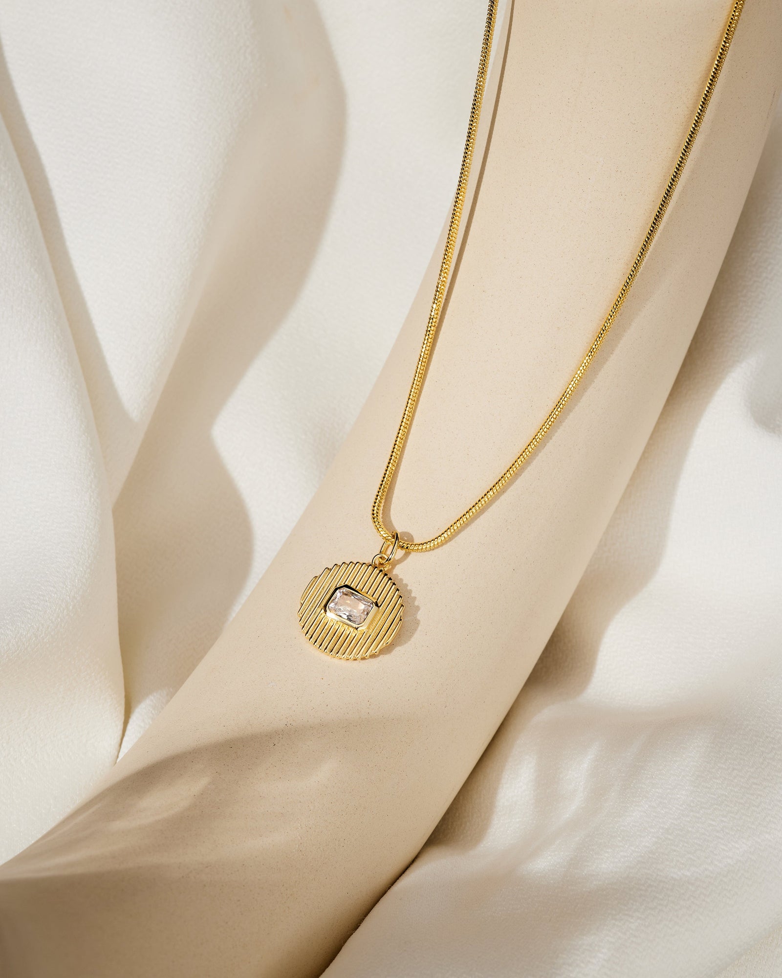 Le Signe Pendant Necklace - Gold | Plated Gold