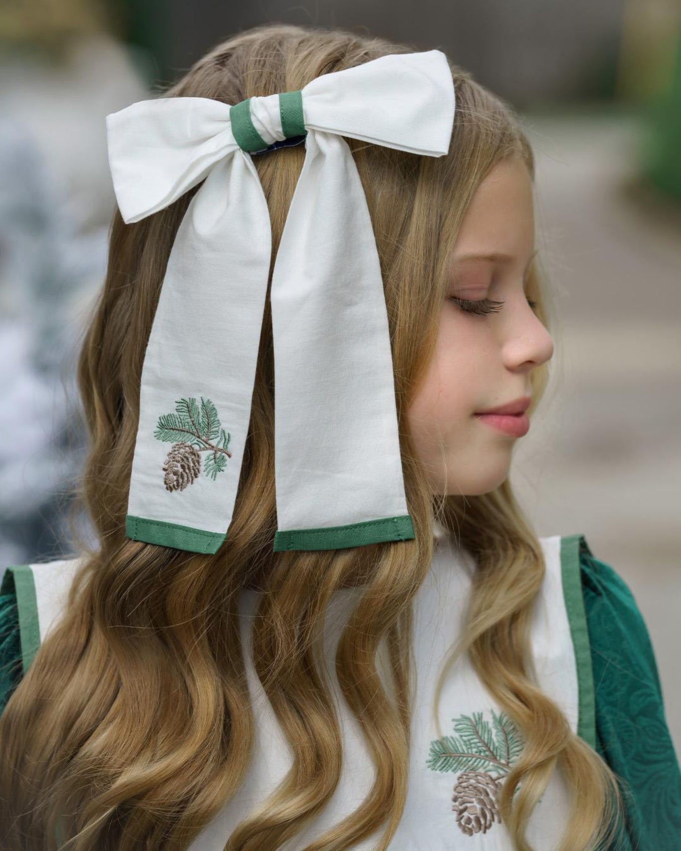 Girl | Everly Embroidered Hair Bow | White x Green