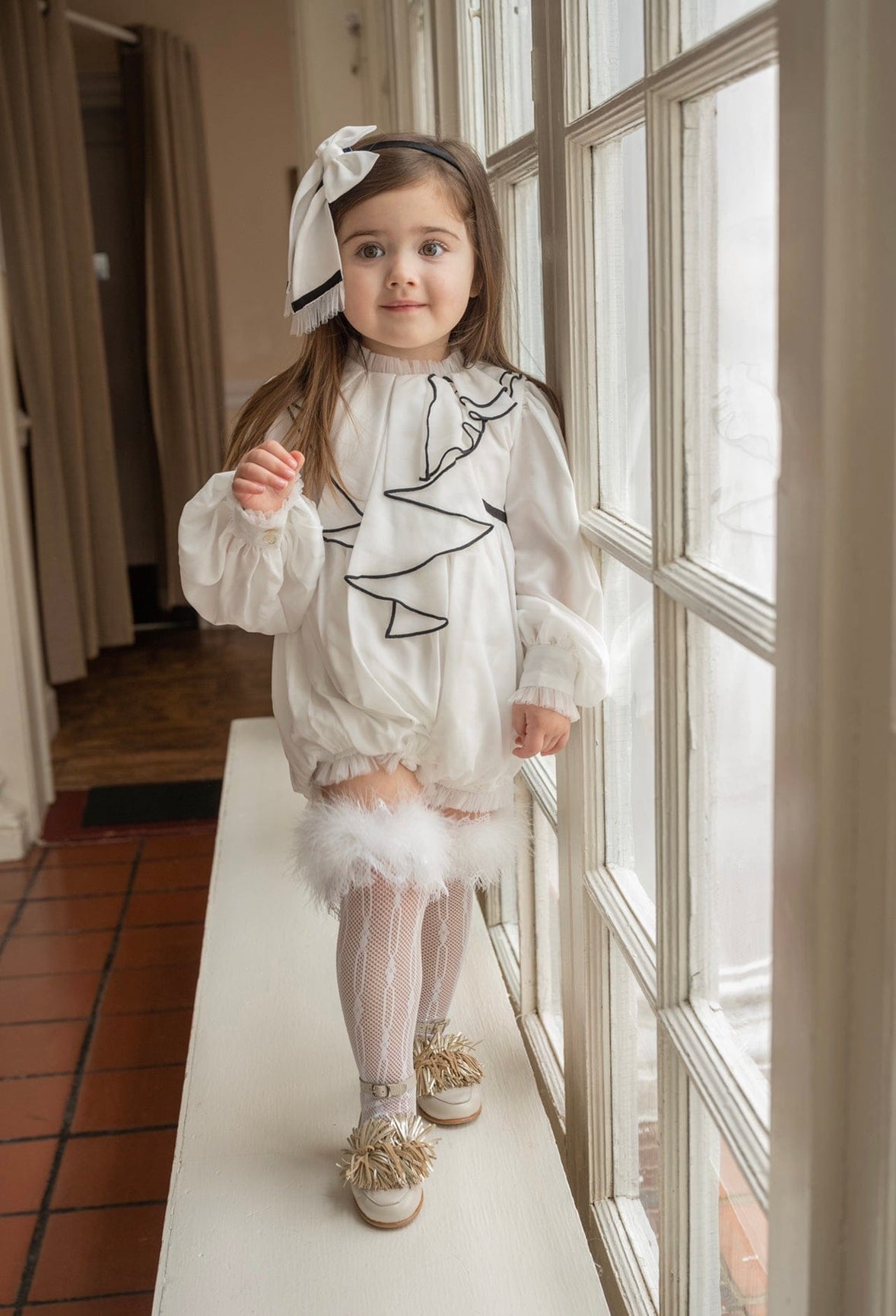 Girl | Gwen and Headband | White x Black