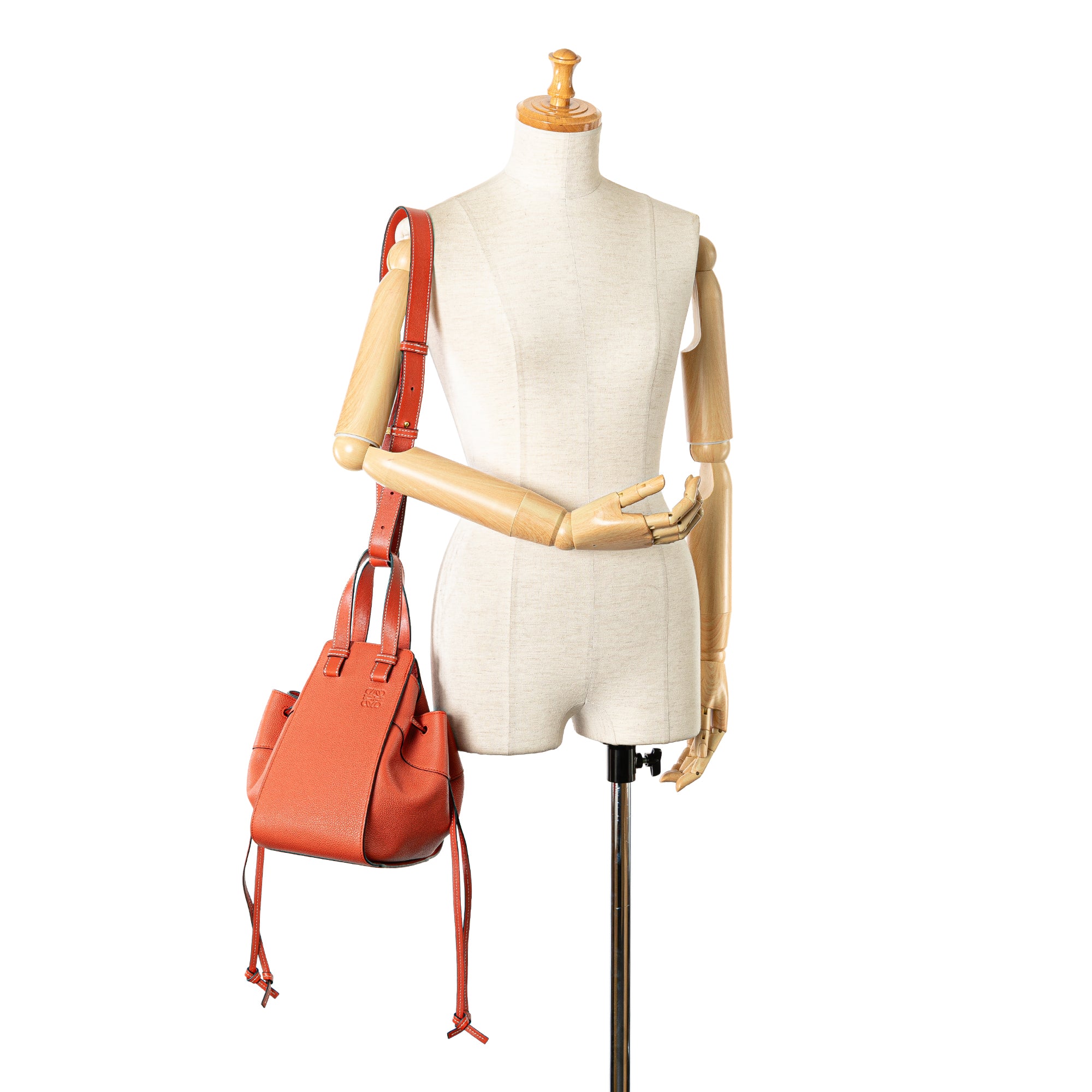 Loewe | Pre-Owned Small Leather Hammock Satchel | Brown