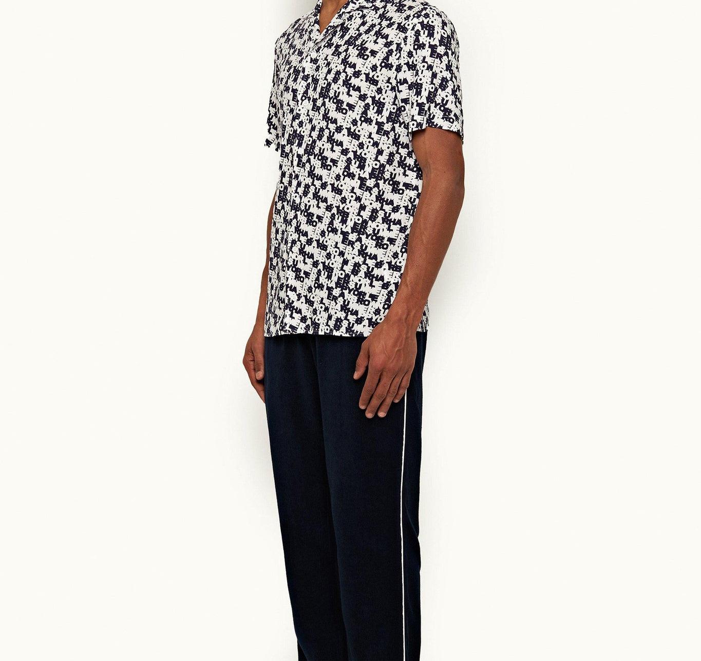 Hibbert Linen O.B Monogram Capri Collar Shirt | Navy/White