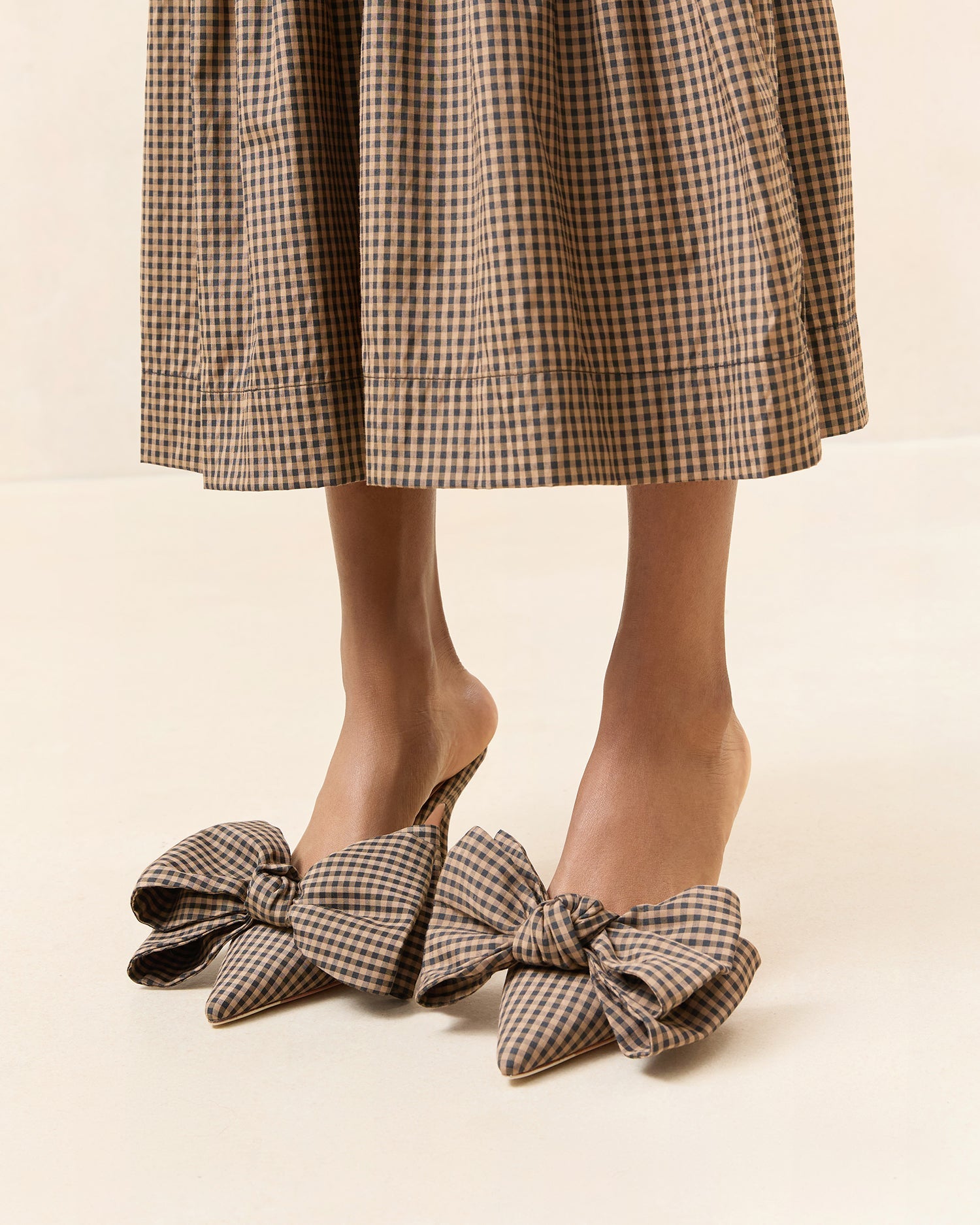 Color: Brown/Black Check