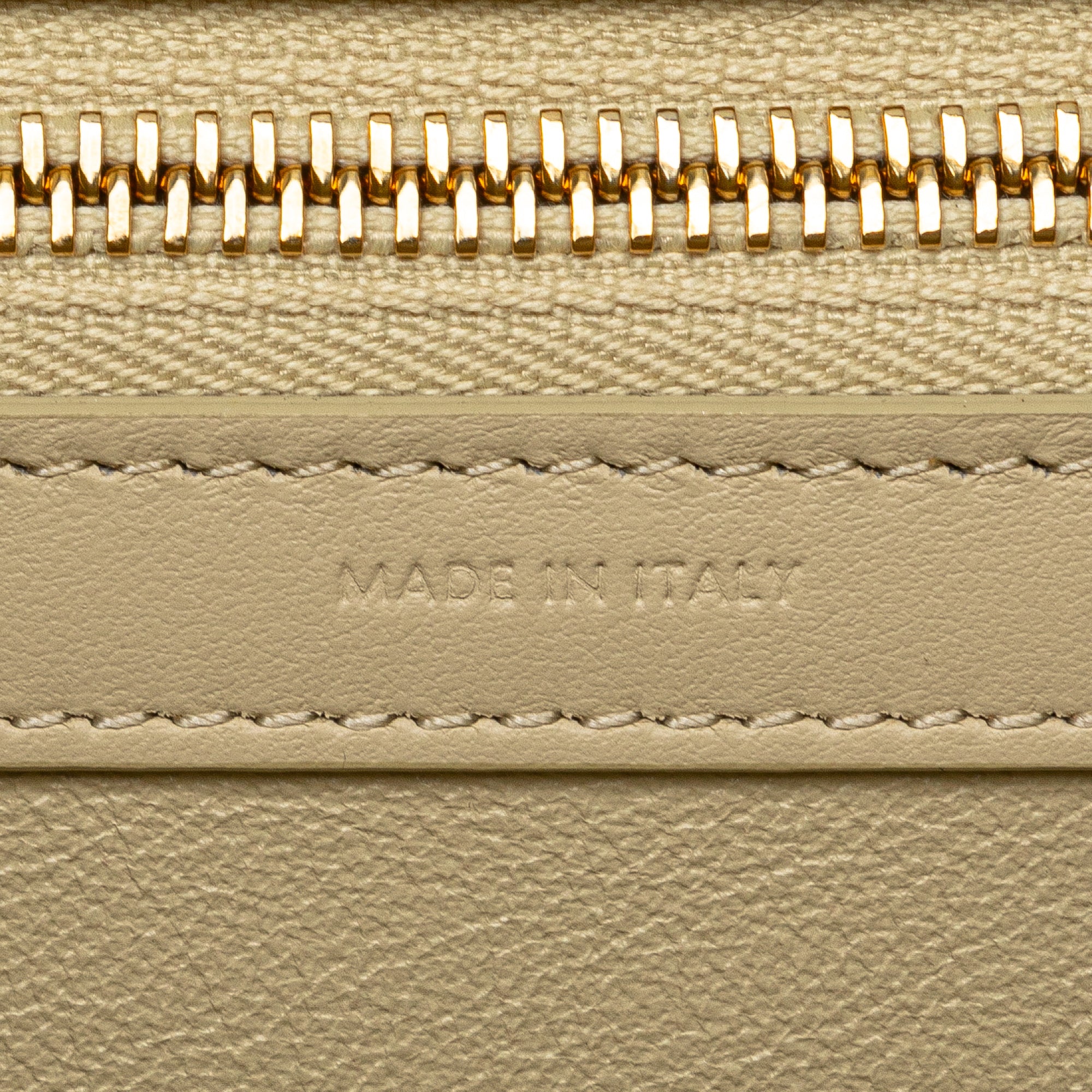 Celine | Pre-Owned Smooth Calfskin Soft 16 Cabas | White/Ivory