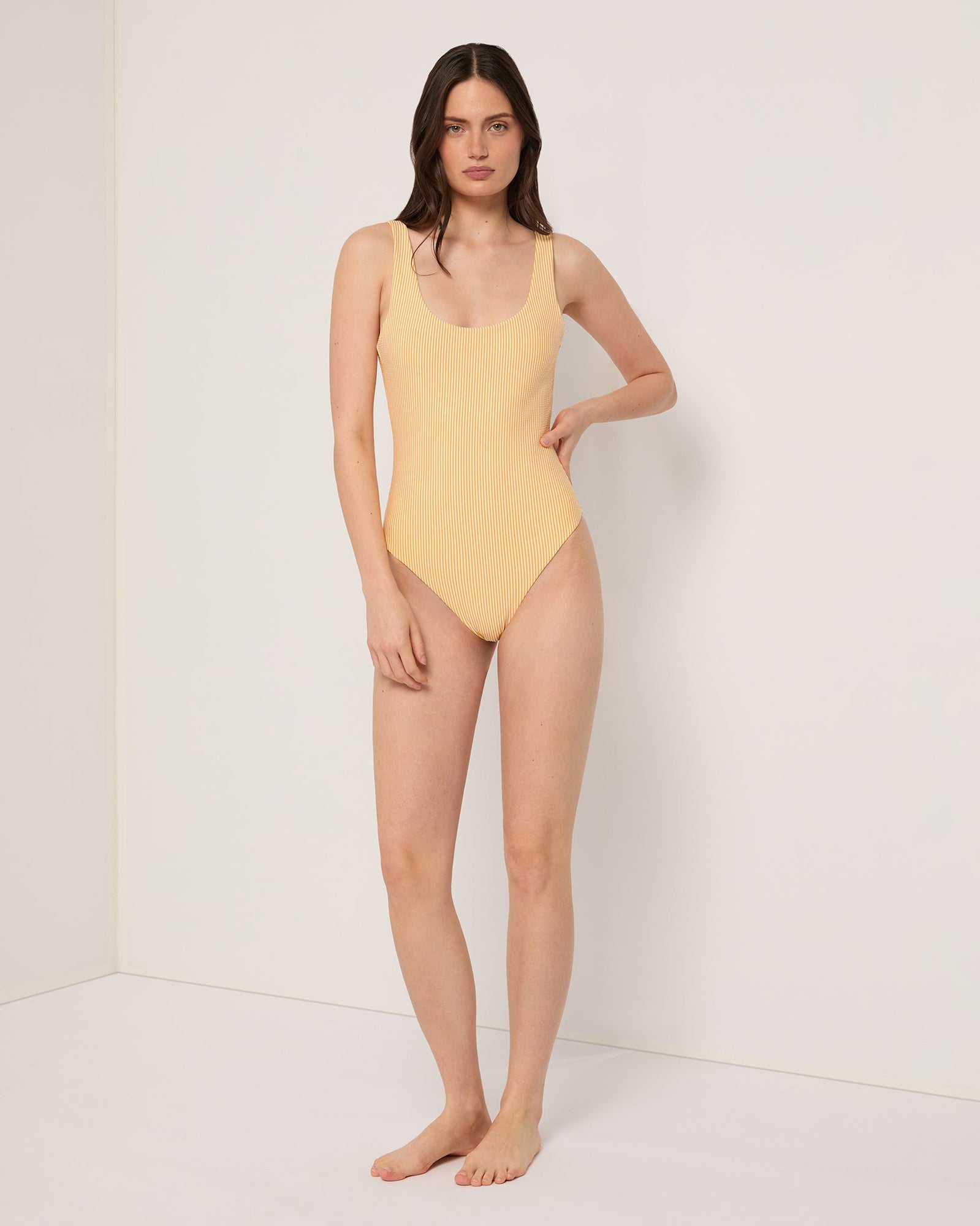 [Citrus/White] - Model