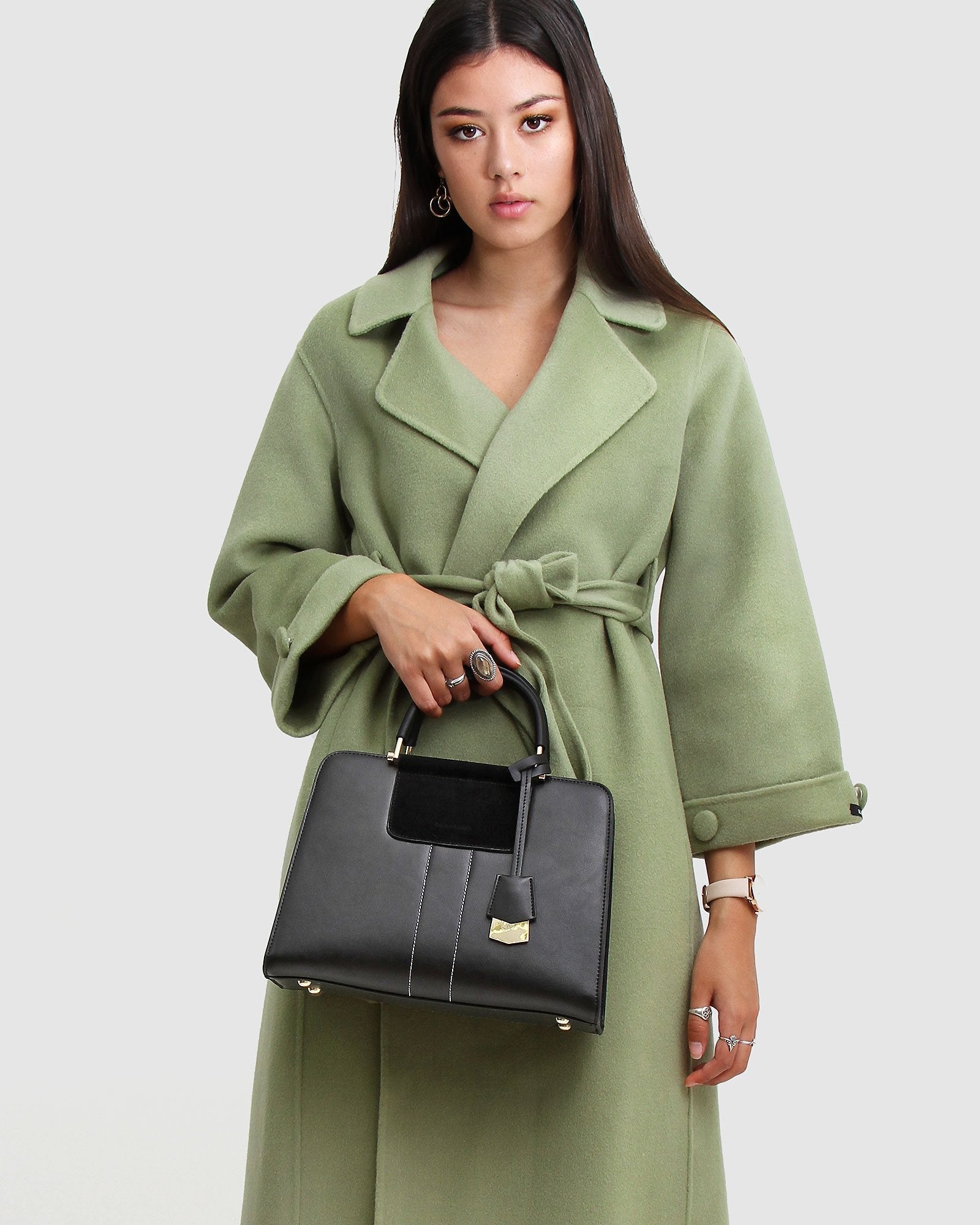 Oversized-wool-coat-green-bag_31f954cf-25c9-4b35-83ec-5fe662f020da.jpg