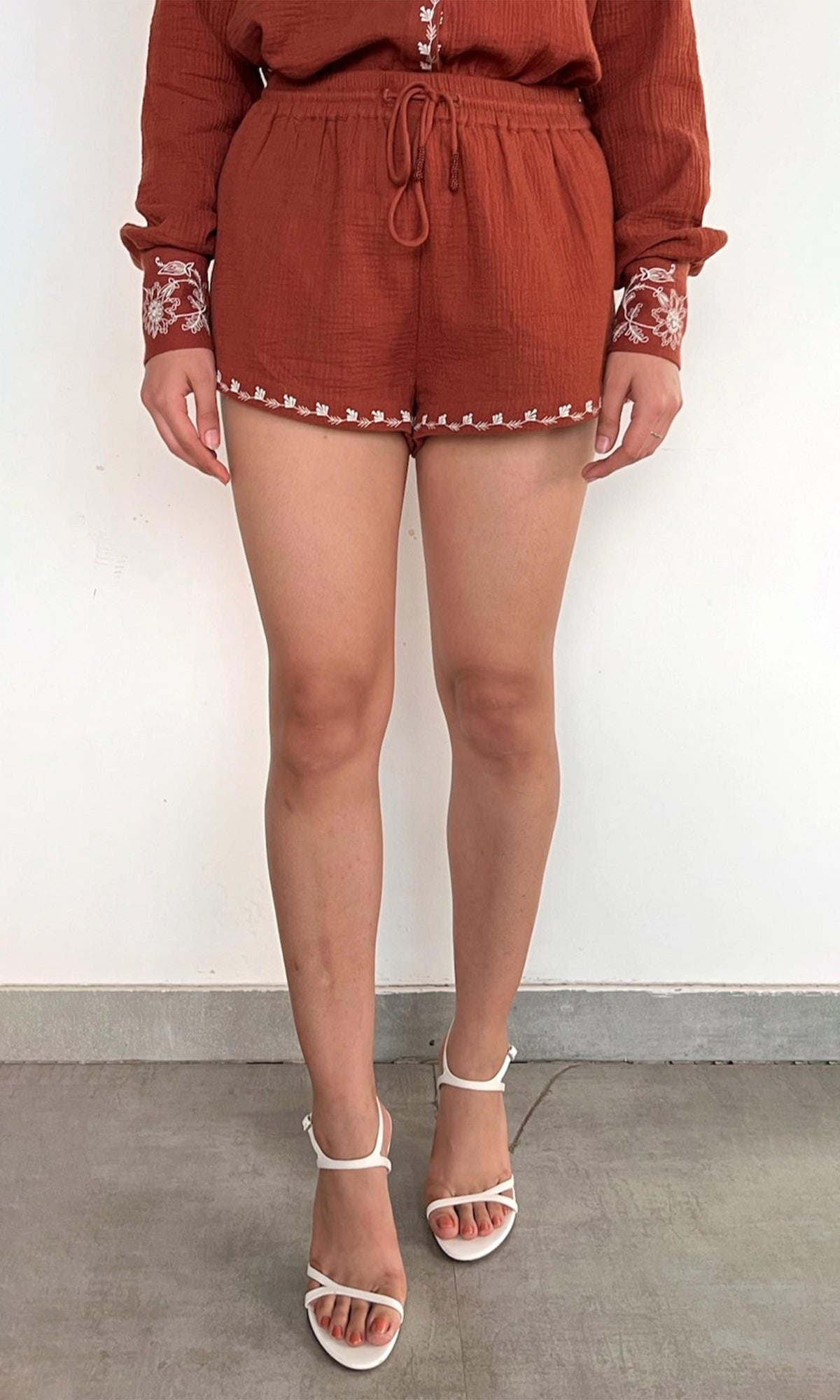 Rococo Sand | Jaci Cotton Double Cloth Gauze Embbroidered Shorts | Brown White