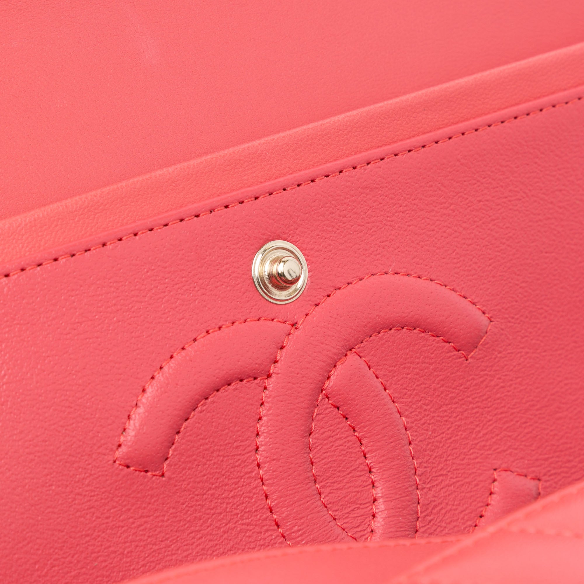 Chanel | Pre-Owned Medium Classic Chevron Lambskin Double Flap - III | Pink/Blush