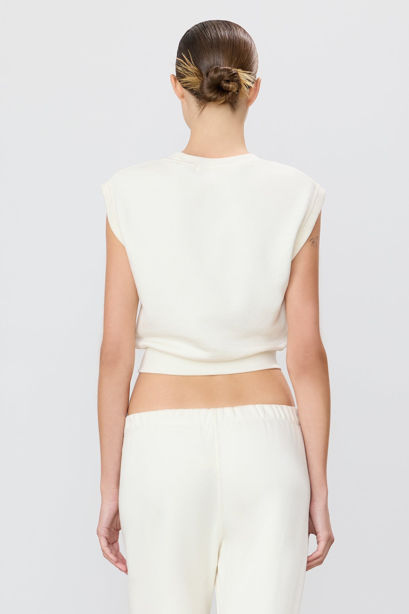 SLEEVELESS CREWNECK TOP - ETERNE