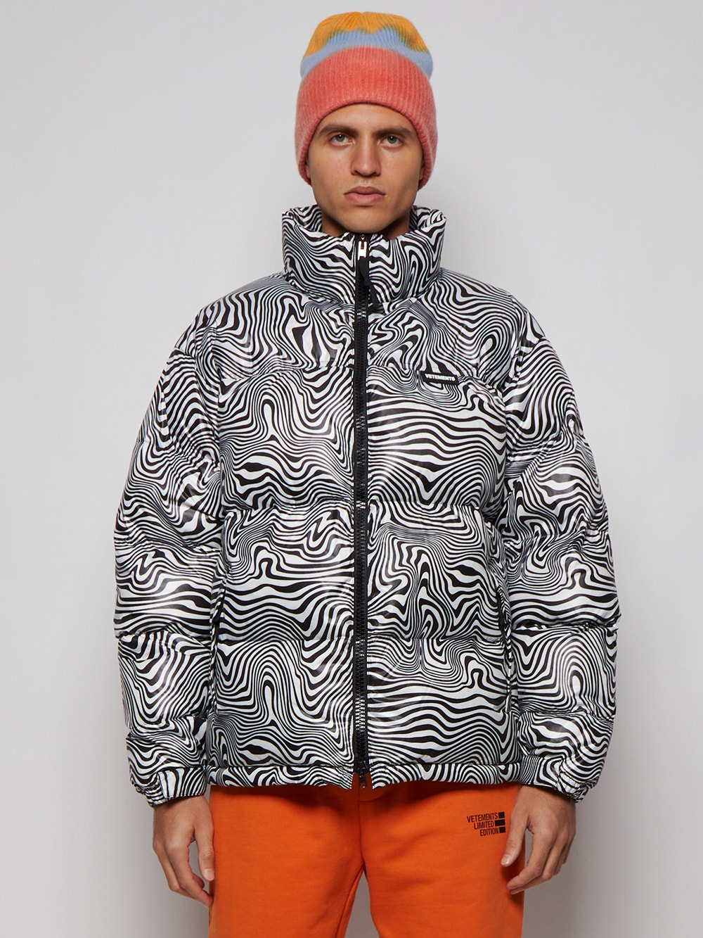 Men | VETEMENTS | Zebra Print Logo Puffer Jacket | Black & White