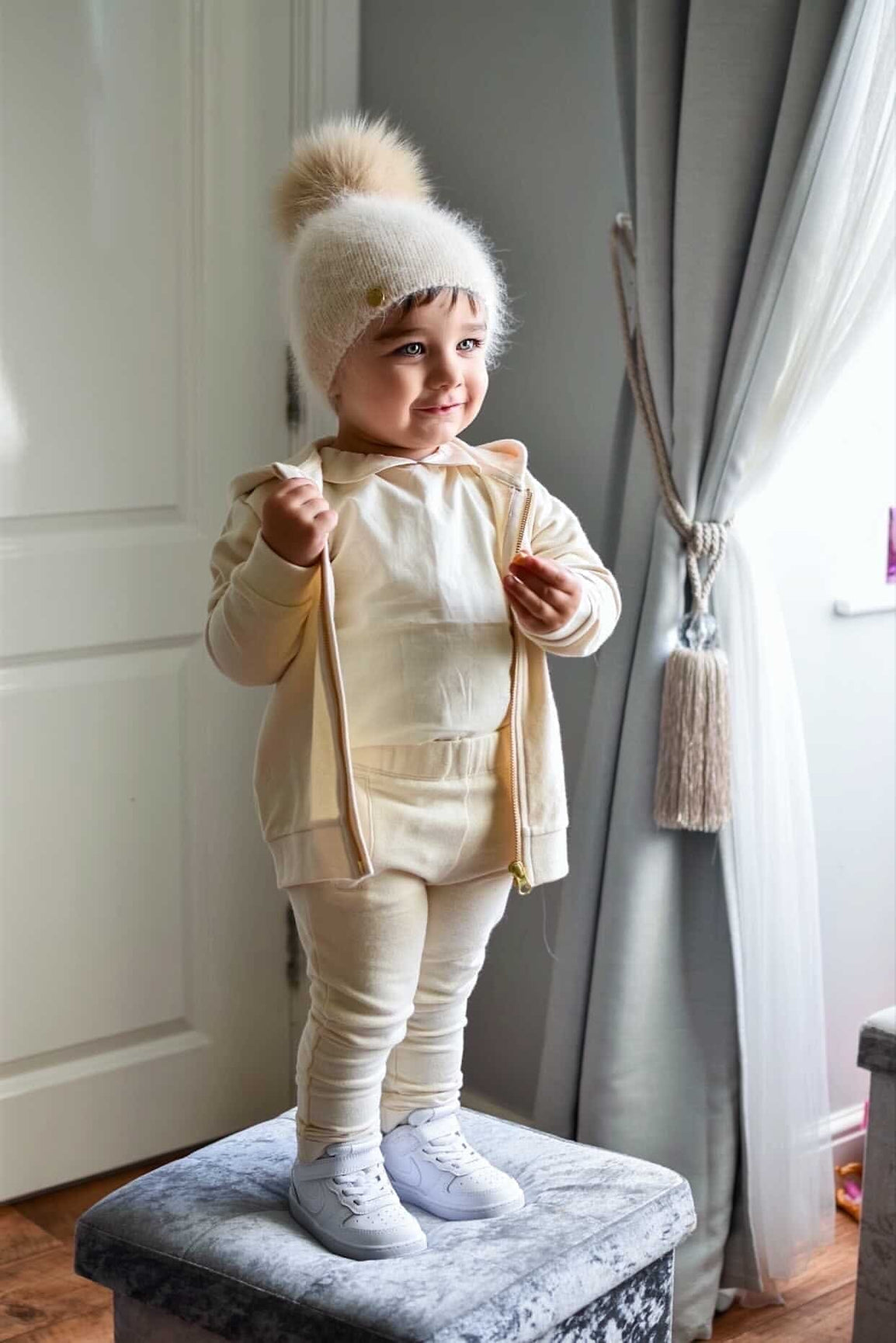 Unisex | Vanya Beige Cashmere Kids' Fox Fur Beanie Hat | Oatmeal