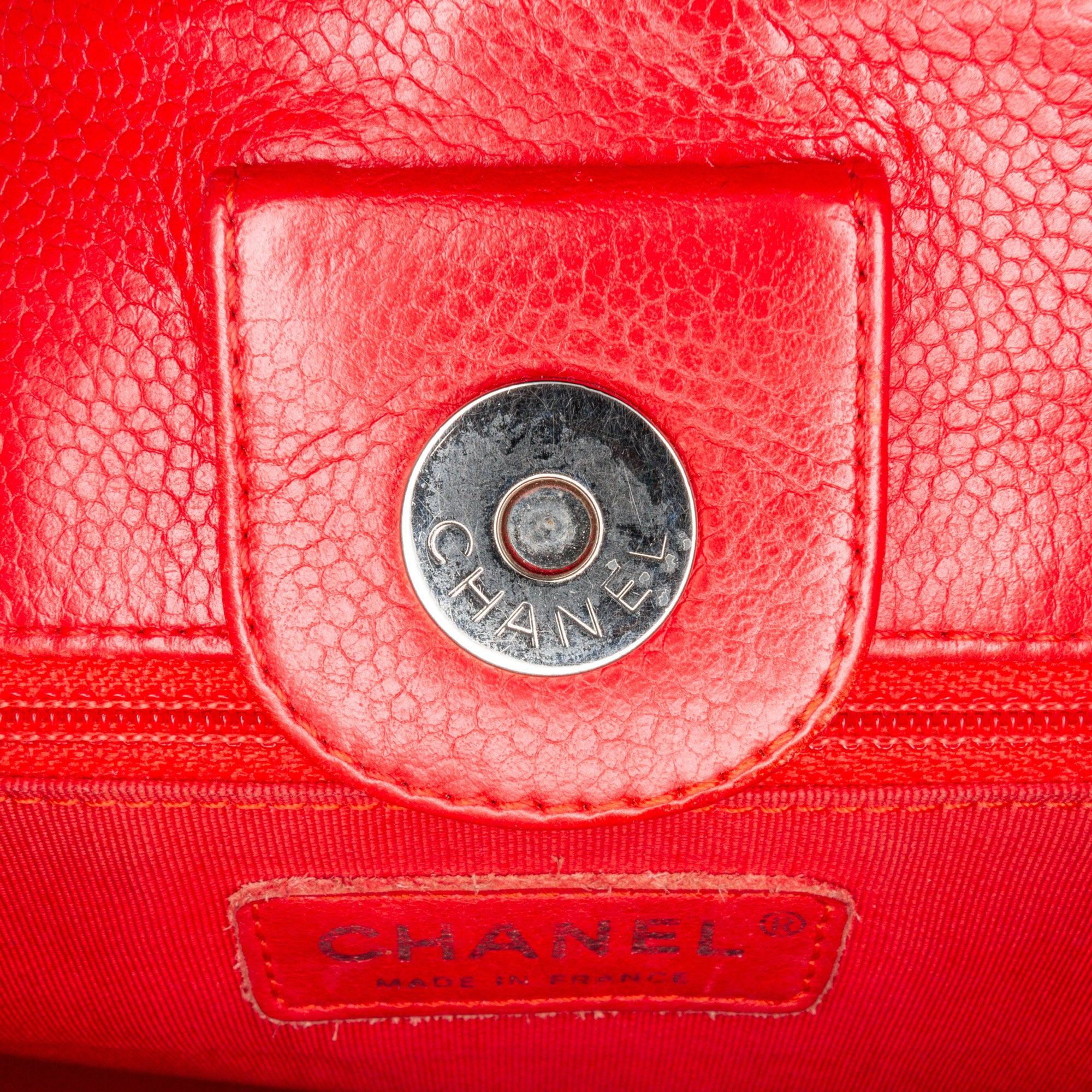 Chanel | Pre-Owned Caviar Petite Shopping Tote | Red