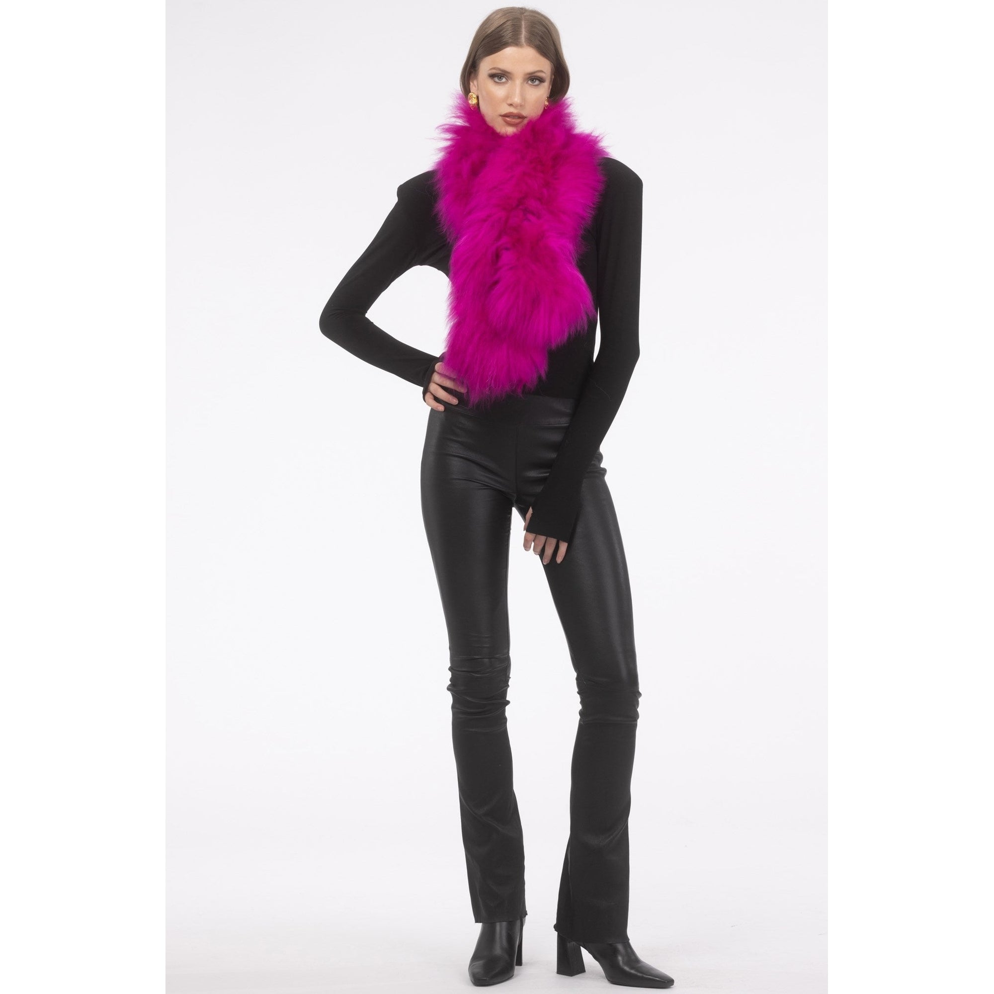 Women | Select Lamb Pull-Through Scarf | Fuschia