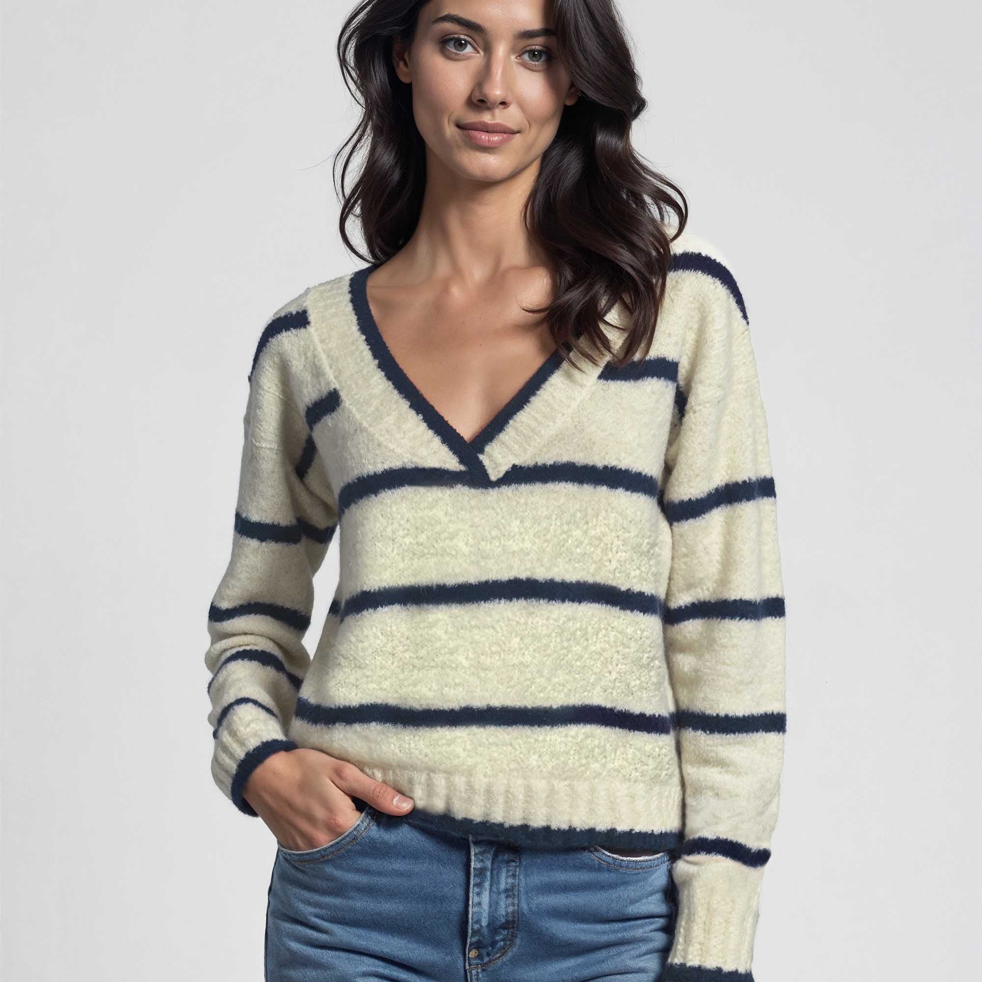 Women | Jackie Sweater | Ivory / Navy
