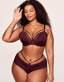 Adore Me Marca in color Port Royale and shape plunge