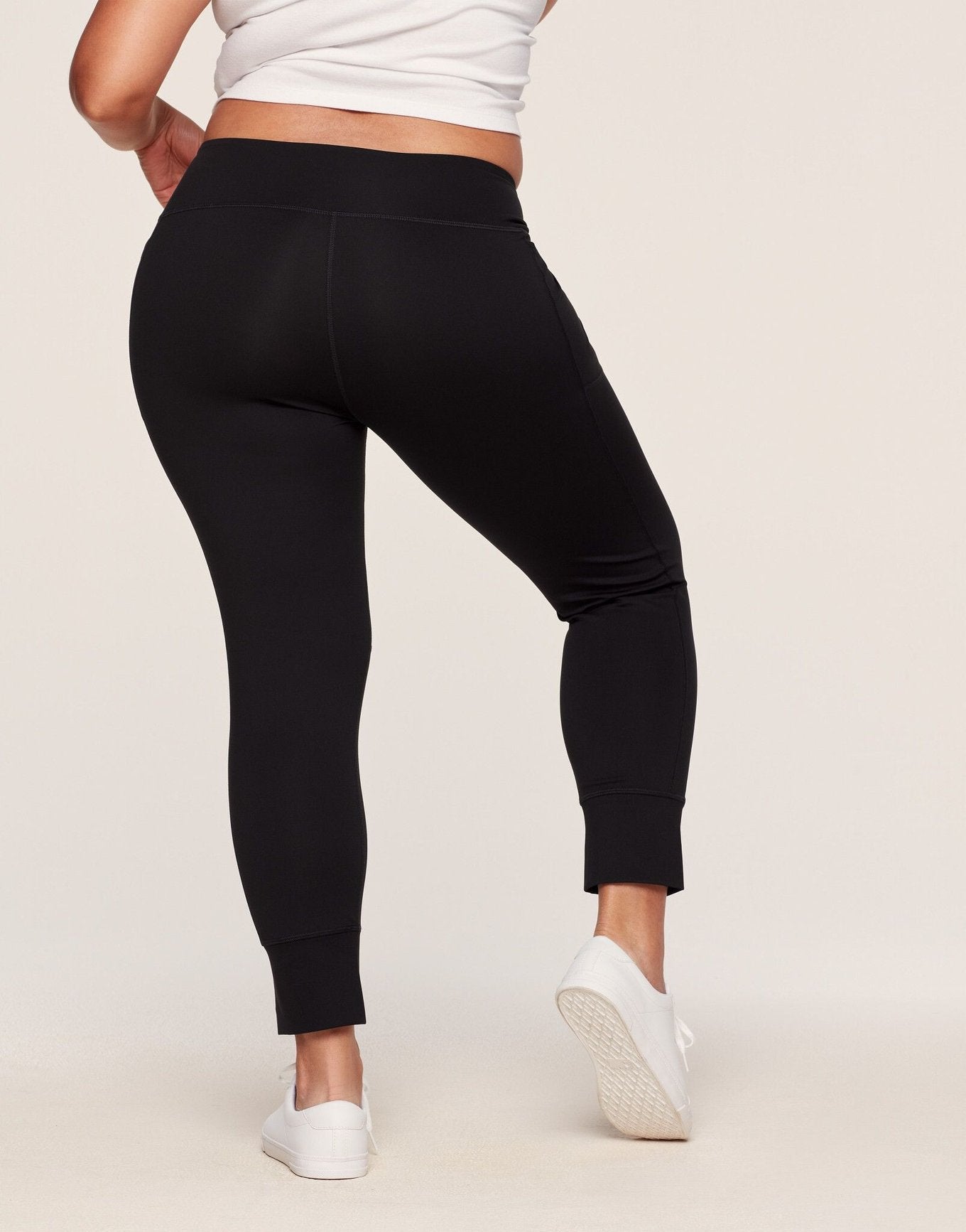 Adore Me Amieka Rib Detail Fashion Jogger in color Walkpop_Noir and shape jogger