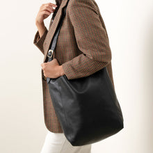 Womens | Cecilia Go-To Shoulder Bag | Black