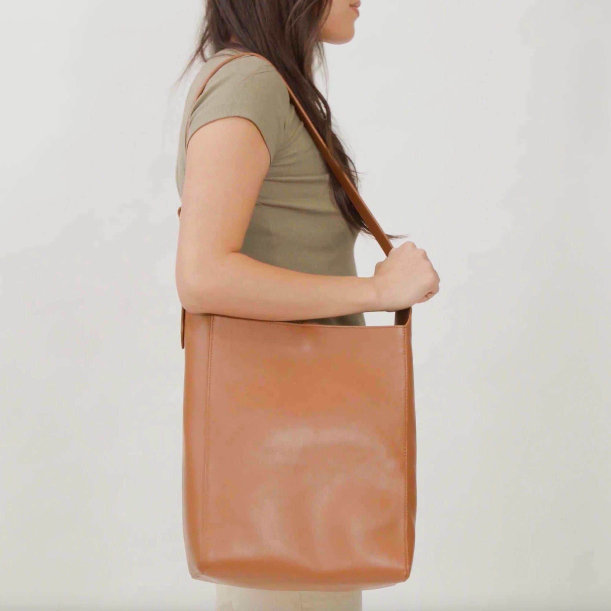 Womens | Cecilia Go-To Shoulder Bag | Caramel